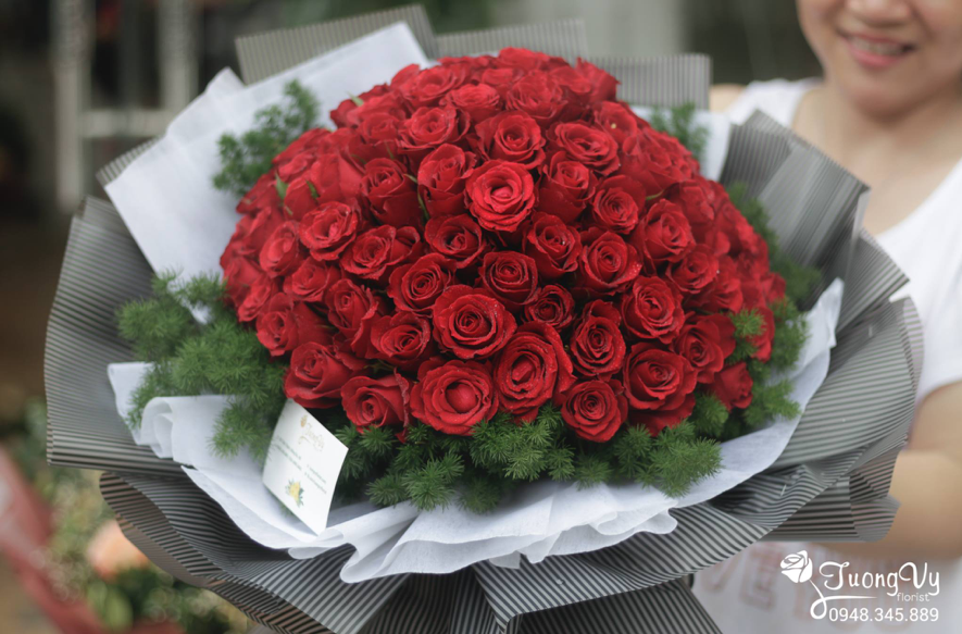 cách tặng hoa 20/10 cho nàng khi ở xa